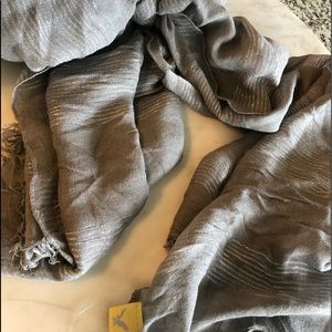 American Eagle.... silver thread scarf